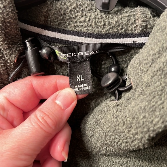 Hunter green hooded pullover with kangaroo pocket - Picture 6 of 6